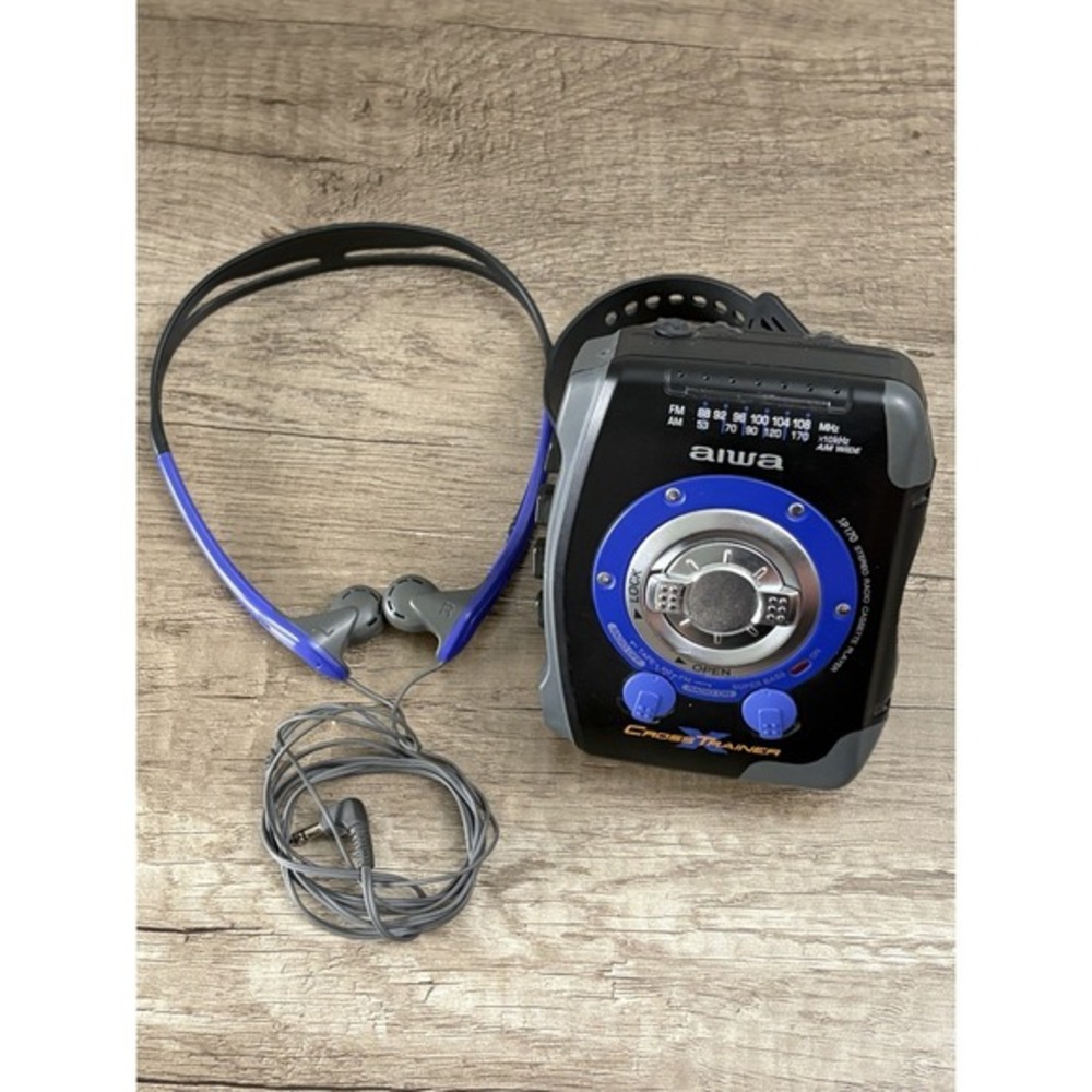 AIWA Cross Trainer Cassette Play + Sport Belt + Headset HS-SP170W‎